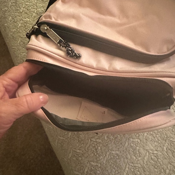 Chic Pink and Black Women's Gym/Sports/Travel Bag New - Picture 3 of 7